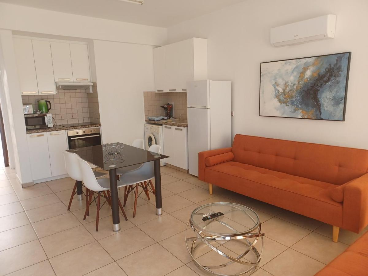 King'S Holiday Apartments Paphos Exterior photo